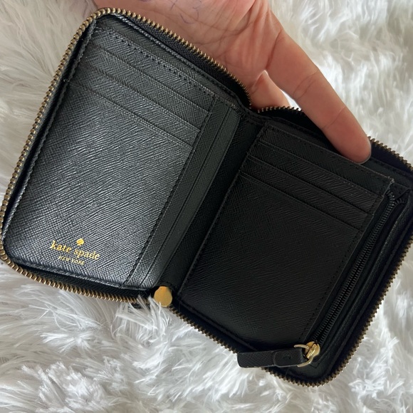 Kate Spade Wilson Road Darci Wallet - Picture 5 of 7